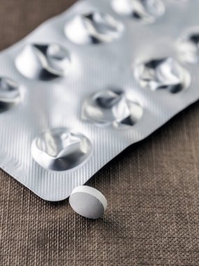 Beyaz haplarla, kavramsal görüntü blister