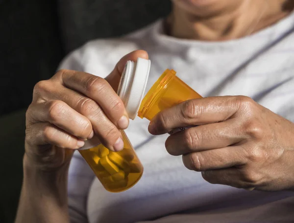Γυναίκα Διαβήτη Τσιμπήσουν Ινσουλίνης Στην Κοιλιά Εννοιολογική Εικόνα — Φωτογραφία Αρχείου