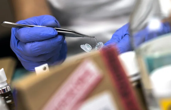 Specialized Police Taking Shows Hairs Analyze Scientific Laboratory Conceptual Image — Stock Photo, Image