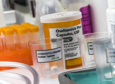 Covid-19 'dan etkilenen insanlar için hazırlanmış farklı bir ilaç olan Oseltamivir, zaten deneysel kullanımda olan bir virüse karşı seçici bir antiviral prezervatiftir.
