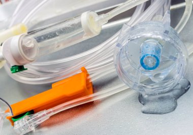 Oksijen maskesi ve su damlalarının ayrıntıları, kavramsal görüntü