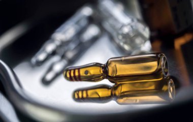 Birkaç ambar cam ampul, kavramsal görüntü