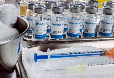 Covid-19 'dan etkilenen insanlar için hazırlanmış ilaçlar, Remdesivir zaten deneysel kullanımda olan, kavramsal görüntüde olan virüse karşı seçici bir antiviral koruyucu.