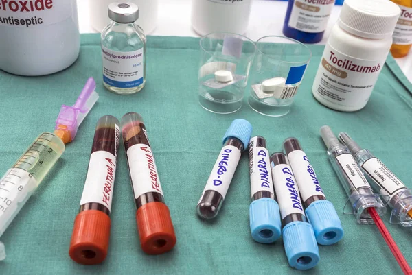 Tocilizumab Heparina Medicação Para Pacientes Covid Com Dimero Sangue Elevado Fotografias De Stock Royalty-Free
