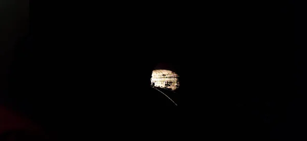 Фары Приближающегося Поезда Тёмном Туннеле — стоковое фото
