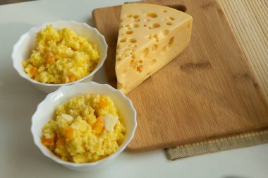 Masada balkabağı ve peynir ile darı lapası