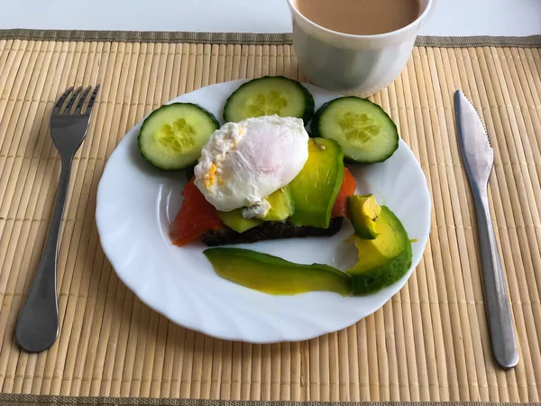 Poached Egg Coffee White Plate Black Bread Avocado — Stock Photo, Image