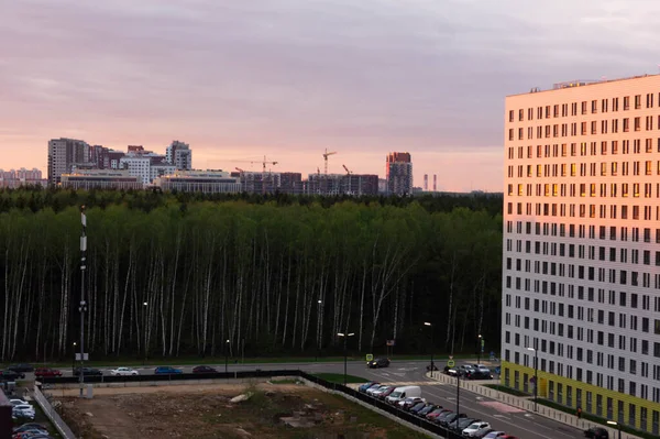Nowe Budynki Miasta Moskwa Salaryevo Powiat Zachodzie Słońca — Zdjęcie stockowe
