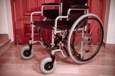 Boş tekerlekli sandalye, nesne evde.