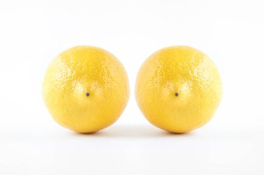 İki limon, kadın vücudunun kavramsal görüntüsü.