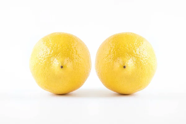 İki limon, kadın vücudunun kavramsal görüntüsü.