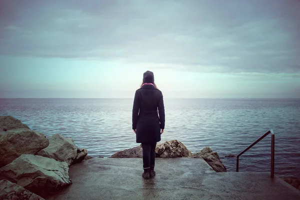 Back View Lonely Woman Looking See Loneliness Concept Winter Season — Stock Photo, Image