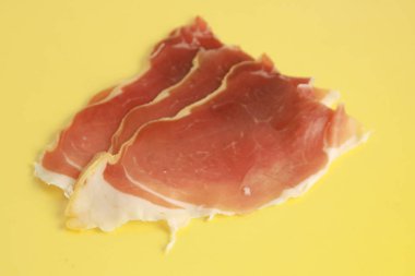 serrano jambonu dilimleri