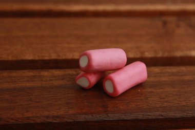 pembe ve beyaz jöle meyan kökü