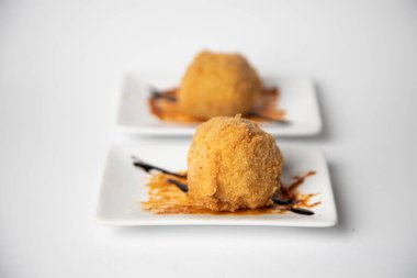 Tipik İspanyol bluzu, lezzetli kroket.