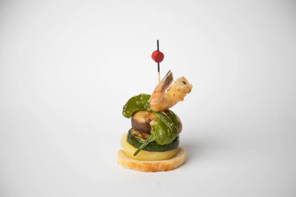 西班牙塔帕 虾斜与蘑菇胡椒面包和土豆 — 图库照片