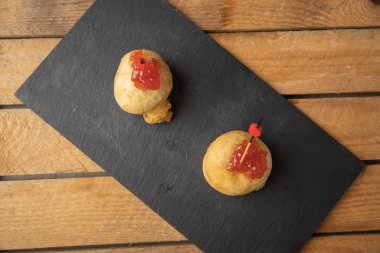 Tipik İspanyol usulü doldurulmuş patates şişi.