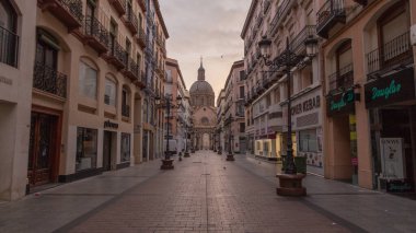 Zaragoza İspanya. 1 Ağustos 2019, İspanya 'nın Zaragoza şehrinde Alfonso Caddesi.