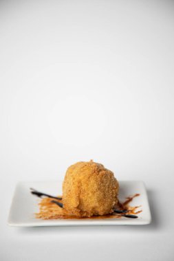 Tipik İspanyol bluzu, lezzetli kroket.