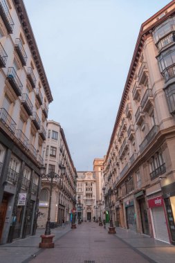 Zaragoza İspanya. 1 Ağustos 2019, İspanya 'nın Zaragoza şehrinde Alfonso Caddesi.