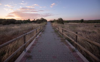 Torres de Berrellen Zaragoza İspanya 'daki Jalon Nehri' nden geçen köprüler.
