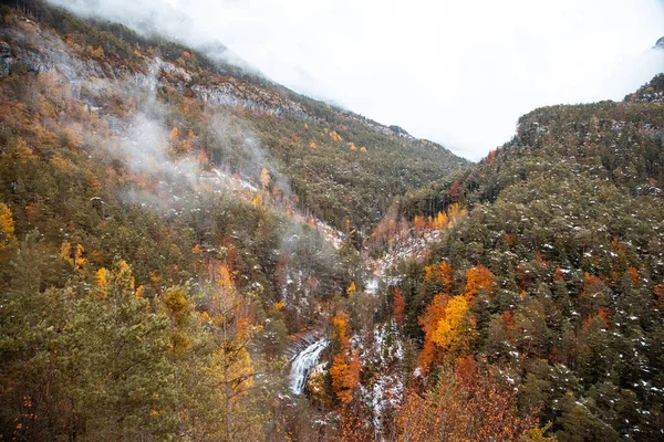 Ordesa National Valley Snöig Höst Beläget Pyrenéerna Spanien — Stockfoto