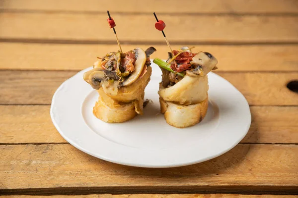 Typische Spaanse Tapa Spek Inktvis Champignons — Stockfoto