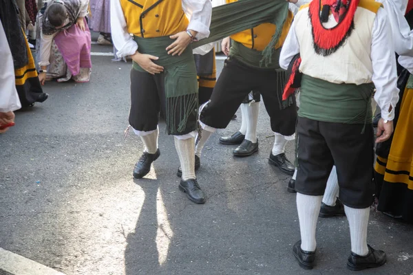 Zaragoza España Octubre 2019 Personas Vestidas Con Trajes Regionales Ofrenda —  Fotos de Stock