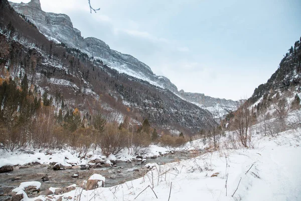 Valle Nacional Ordesa Otoño Nevado Situado Pirineos España — Foto de Stock