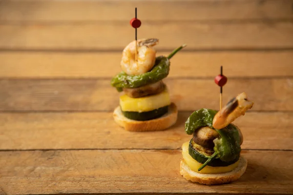 Tapa Española Pincho Langostino Con Pan Setas Patata — Foto de Stock