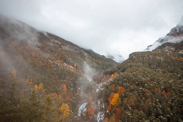 Ordesa National Valley Snöig Höst Beläget Pyrenéerna Spanien — Stockfoto