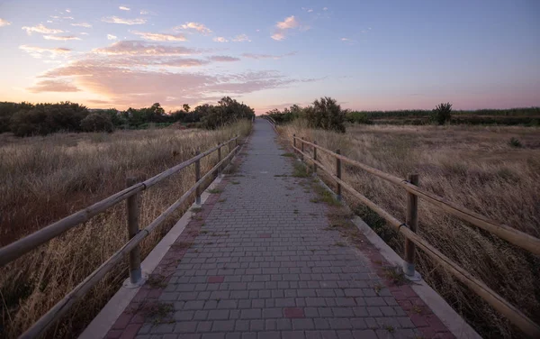 Torres de Berrellen Zaragoza İspanya 'daki Jalon Nehri' nden geçen köprüler.
