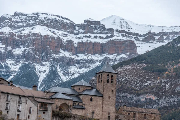 Stad Torla Herfst Gelegen Pyreneeën Spanje Stockafbeelding