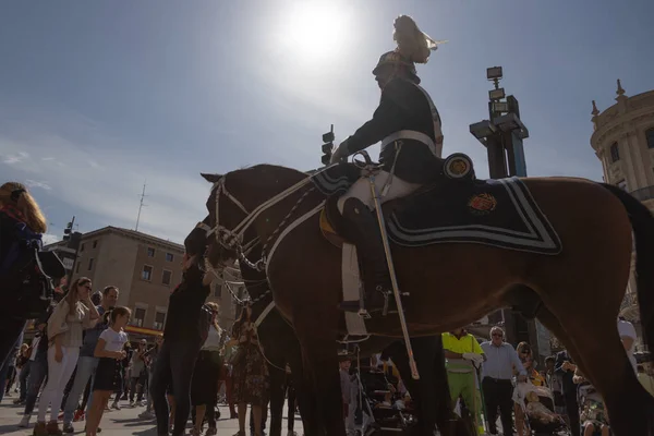 Zaragoza Spanyolország Október 2019 Szerelt Rendőri Tér Oszlop Felajánlása Virágok Stock Fotó