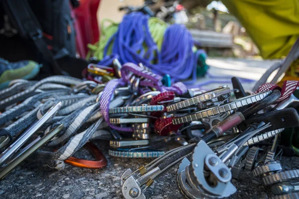 Carabines halatlar üzerinde kümesi