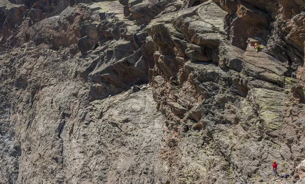 Adam tırmanma yüksek dağ