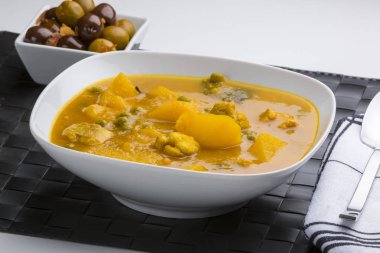 Lezzetli çorba ile kase