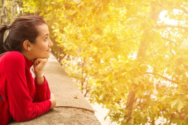 neşeli rüya gibi kadın