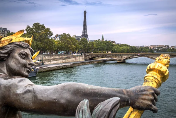 Pomnik na pont alexandre iii w Paryżu — Zdjęcie stockowe