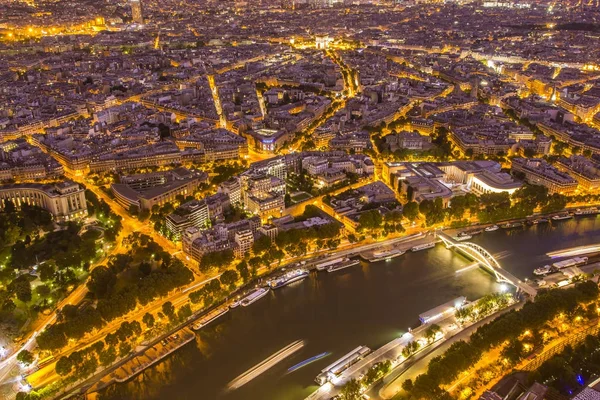 Río Sena y Arco del Triunfo en París — Foto de Stock