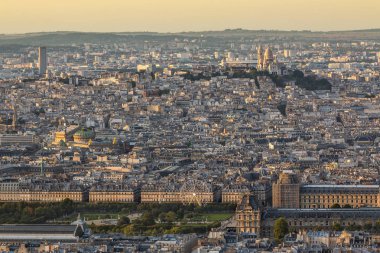 Paris'te Basilique du Sacré coeur altın gün batımında