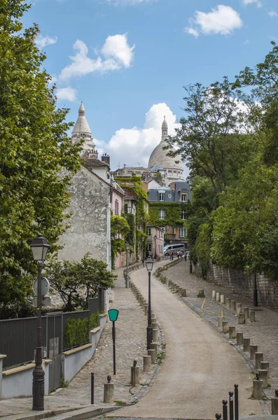 Veduta della vecchia strada di Montmartre a Parigi, Francia — Foto Stock