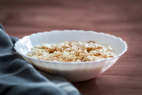 Budino di riso cremoso con cannella — Foto Stock