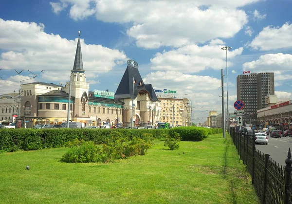 2016 年 8 月 4 日，俄罗斯莫斯科。共青团广场和雅罗斯拉夫尔车站 — 图库照片