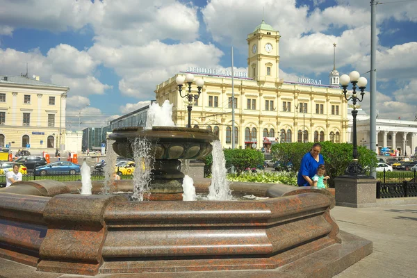 Moscow, Russia,August 4, 2016. Komsomolskaya Square and the Leningrad station — Stock Photo, Image