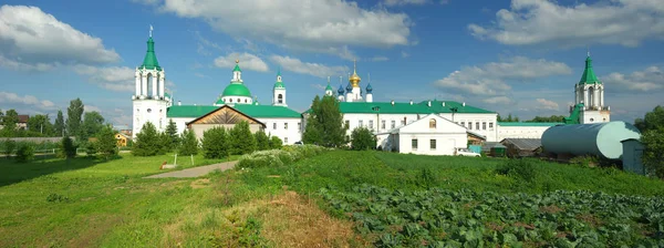 Zomer landschap in Rostov Veliki. — Stockfoto