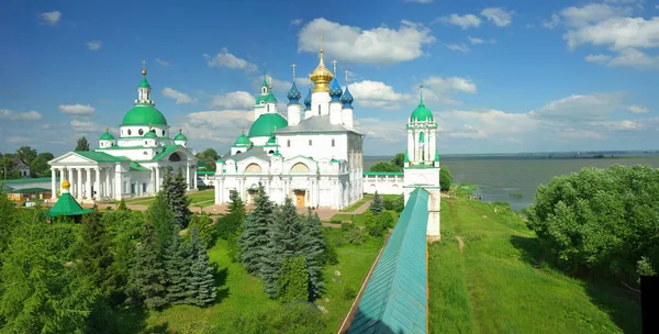 Paesaggio estivo a Rostov Veliky . — Foto Stock