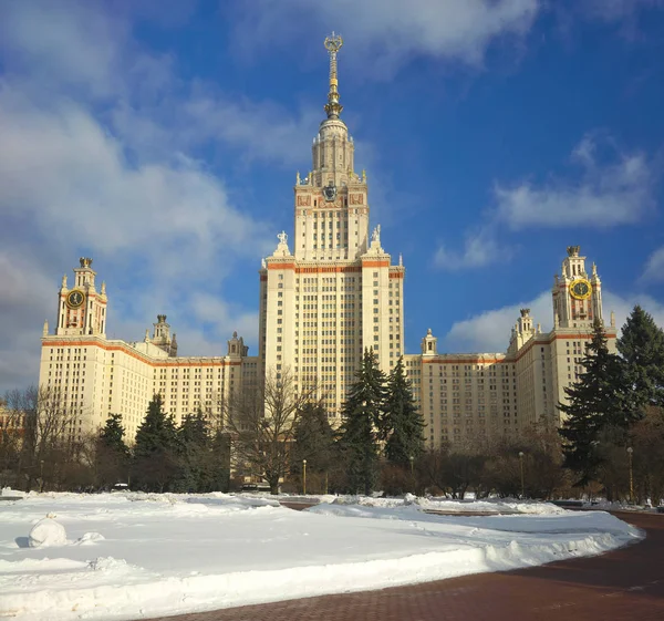 Edifício principal da Universidade Estadual de Moscou Lomonosov. MGU. Moscou, Rússia — Fotografia de Stock