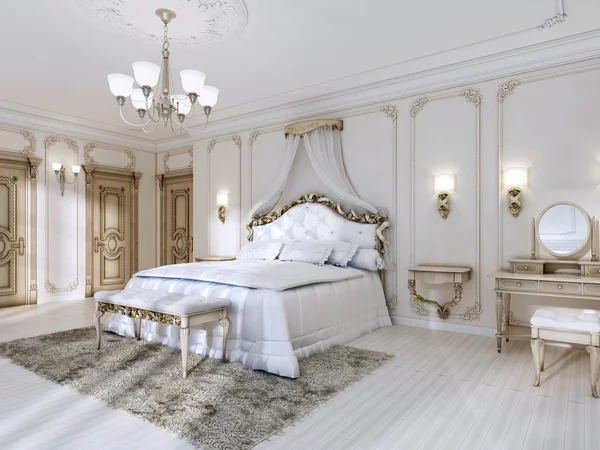 Chambre luxueuse aux couleurs blanches dans un style classique . — Photo