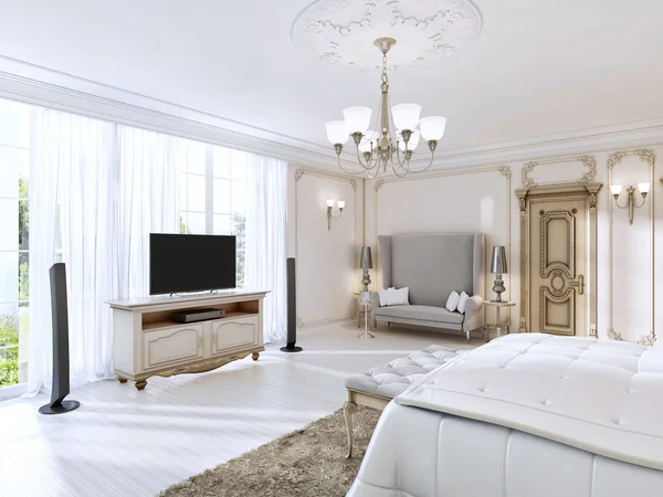 Luxe kamer met een grote bank en Tv eenheid het grote venster — Stockfoto